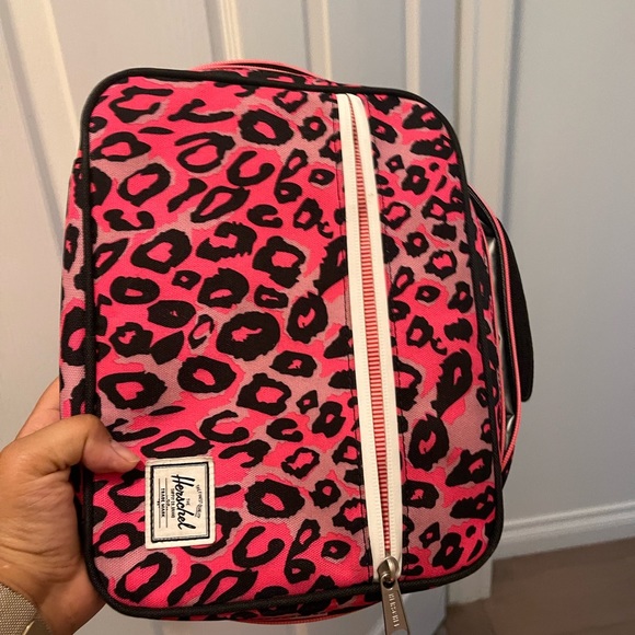 Herschel youth cheetah camo neon pink/black Bagpack, pencil case and lunch bag - Picture 6 of 13